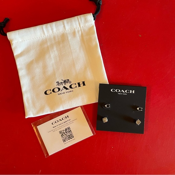 Coach Signature C Stud‎ Earring Set Silver Rhinestone Brand New Never Worn - Picture 1 of 4
